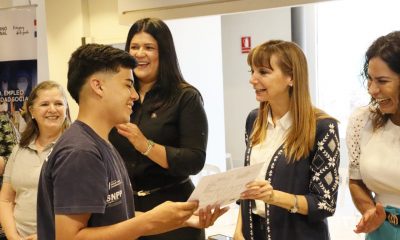 Ministra Carla Bacigalupo en la entrega de certificados. Foto: MTESS