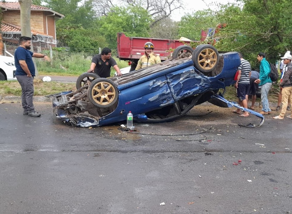 Así quedó uno de los vehículos tras el impacto. Foto: Gentileza.