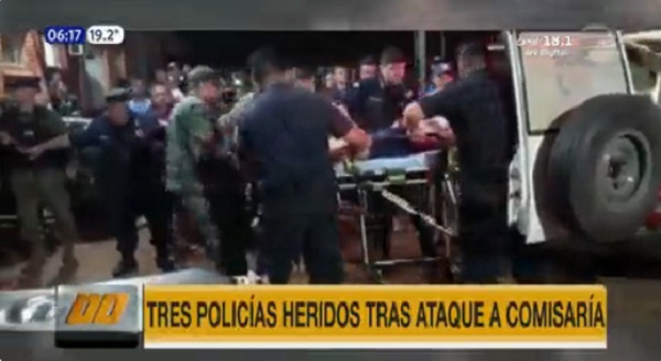 Tres policías fueron heridos. Foto: Captura de pantalla