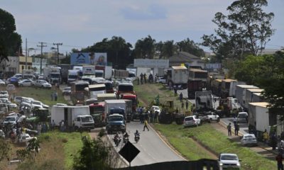 Vías bloqueadas por camioneros simpatizantes de Bolsonaro. Foto: Telecinco, Brasil.