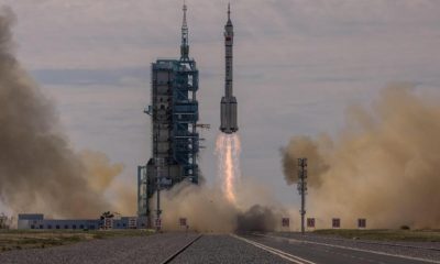 La trayectoria del Long March-5B ha pasado sobre España, obligando a cerrar parte del tráfico aéreo, hasta terminar estrellándose. Foto: ABC.es