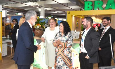 El Asesor de la Presidencia de la Agencia, Rafael Luisi, junto a la ministra de la Senatur, Sofía Montiel. Foto: Gentileza.