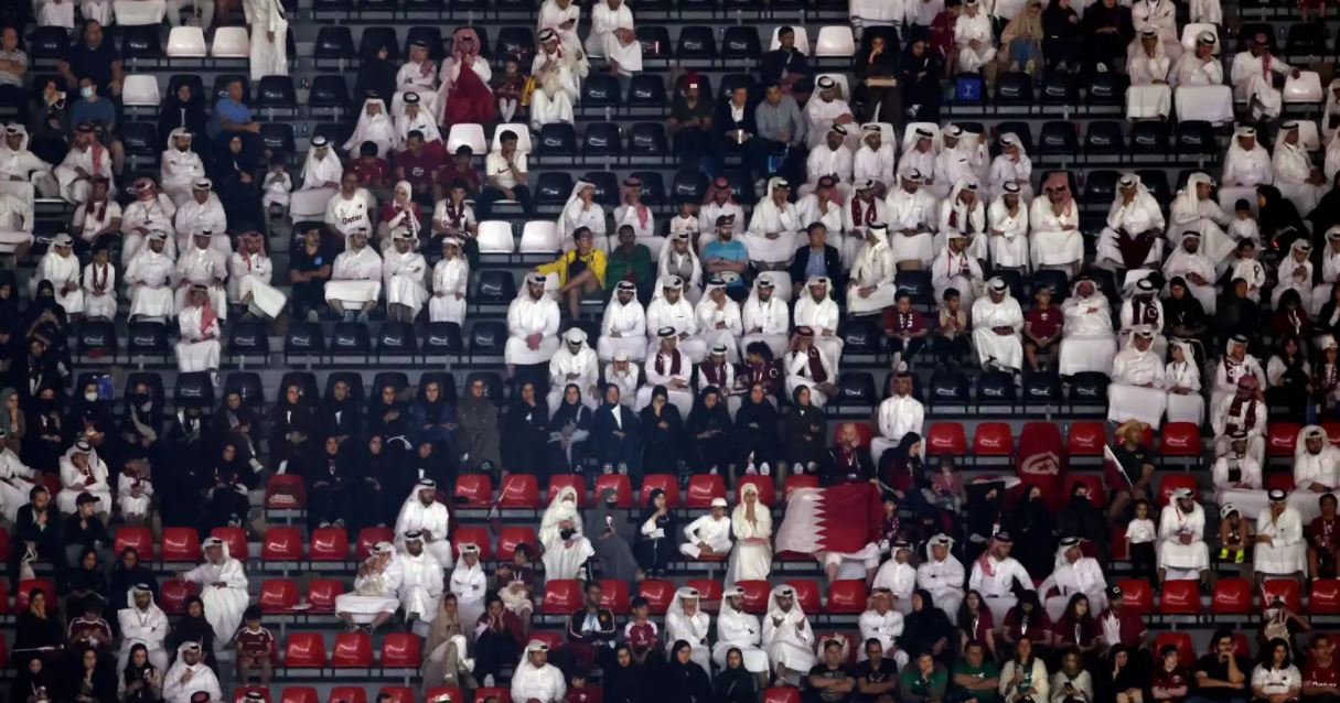 Público en el partido Qatar-Ecuador. Foto: Infobae.