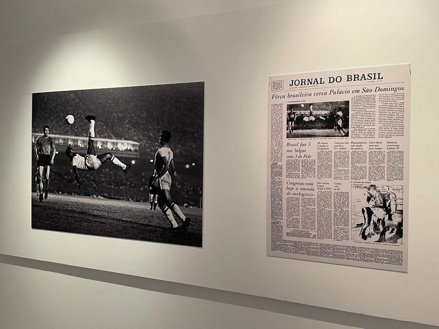 Vista de la exposición en el Centro Cultural de la Embajada del Brasil © Fernando Allen