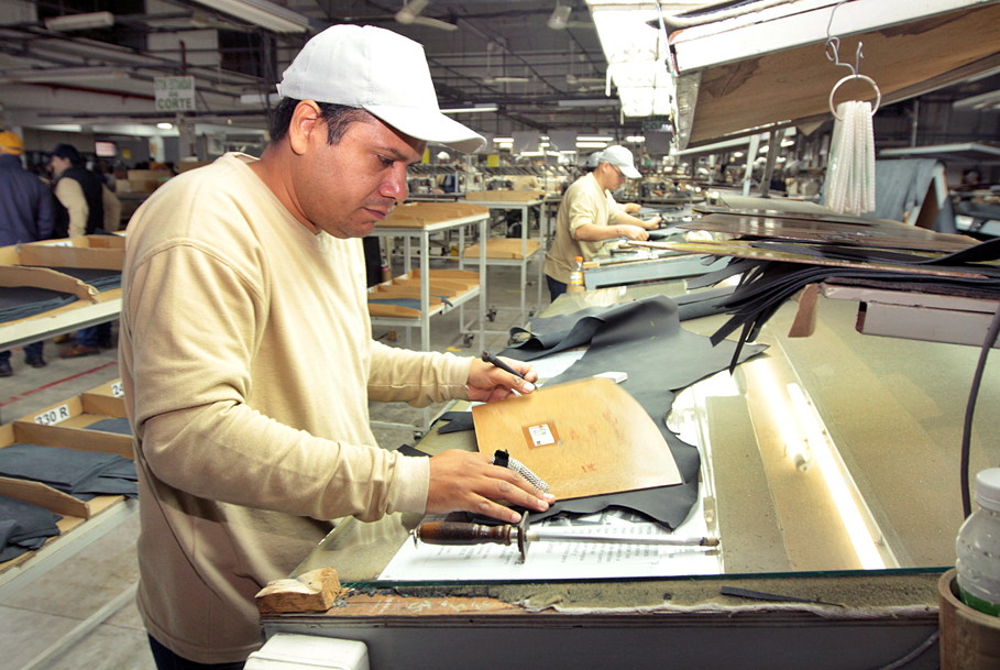 Obrero trabajando. Foto: Gentileza.