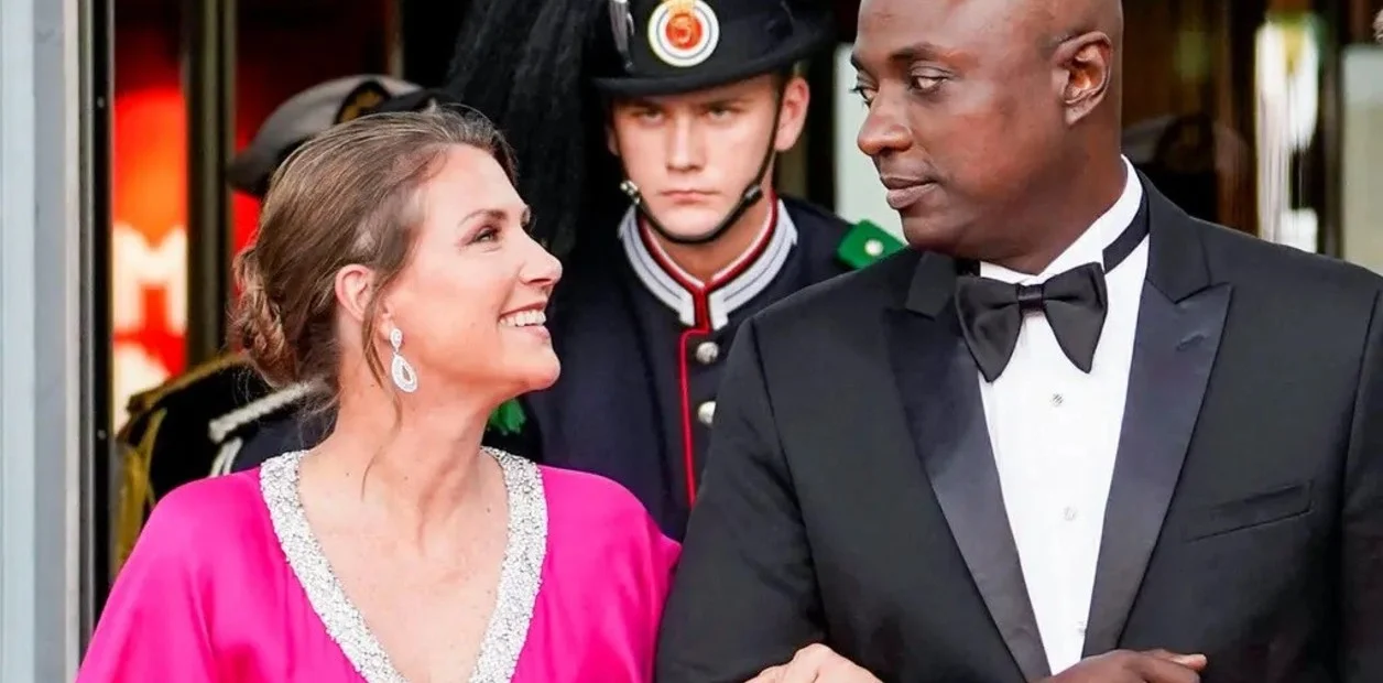 La princesa Marta Luisa de Noruega y su prometido, Durek Verrett, en Oslo. Foto: Clarín.