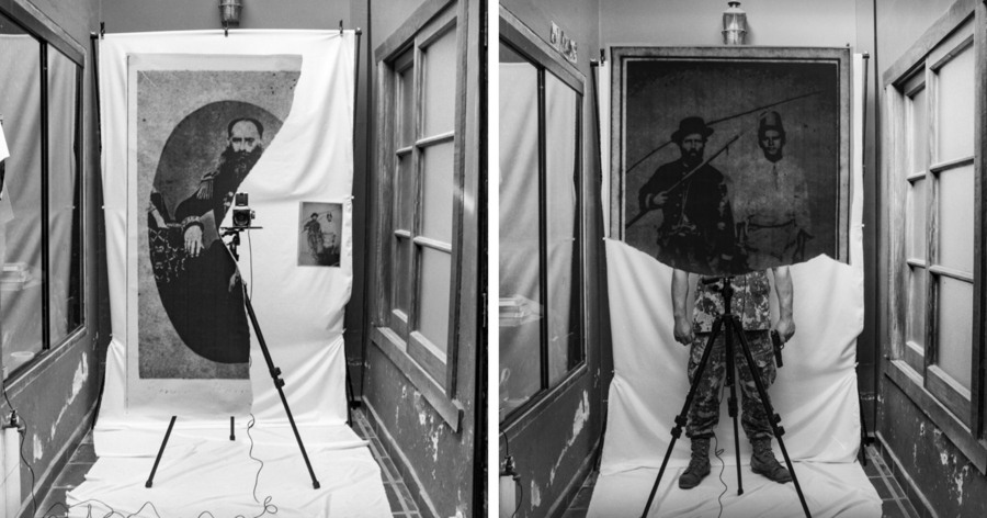 Alfredo Quiroz, “Conspiración”, 2018 (izquierda), y “Espejo de un espejo”, 2018 (derecha), fotografías analógicas, 40 x 40 cm. Cortesía