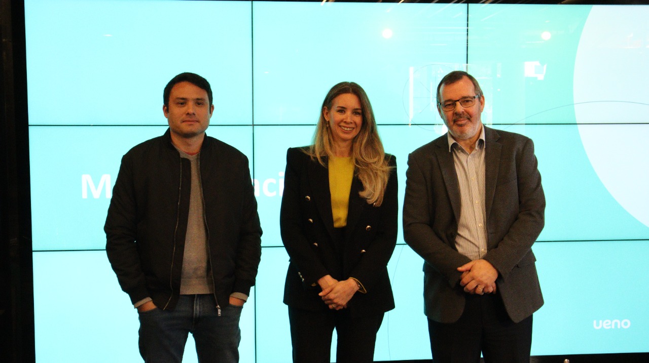 Juan Manuel Gustale, director; Raquel Vázquez, gerente general y Carlos Carvallo, presidente de ueno. Foto: Gentileza.