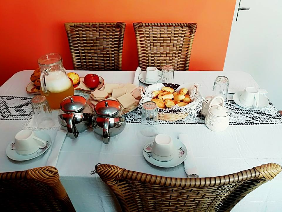 Desayuno de la posada San Cayetano en Carmen del Paraná. Foto: Gentileza.