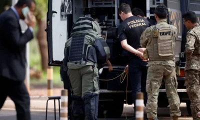 Un seguidor de Bolsonaro fue detenido por la policía por intentar detonar explosivos en el aeropuerto de Brasilia. Foto: Infobae