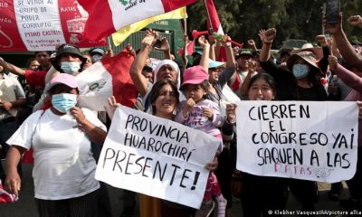Manifestantes pro Pedro Castillo en Lima piden el cierre del Congreso. Foto: DW