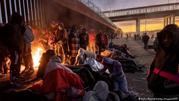 A diario, cientos de migrantes centroamericanos y de otros países llegan a la frontera sur de Estados Unidos pretendiendo ingresar ilegalmente. Foto: DW