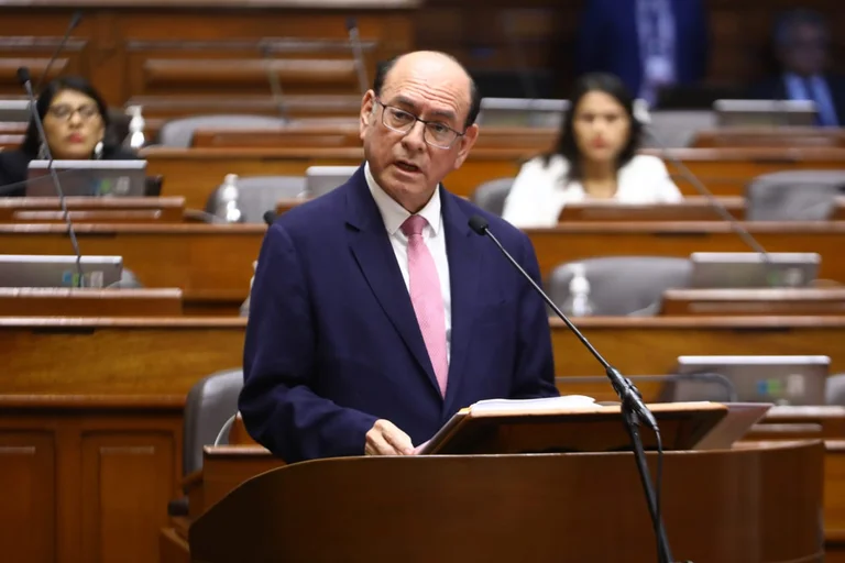 En la sesión de interpelación del canciller César Landa pocos congresistas estuvieron presentes en el hemiciclo. Foto: Infobae