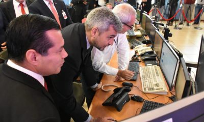 El presidente de la República, Mario Abdo Benítez, junto al titular de la ANDE, Félix Sosa. Foto: Gentileza