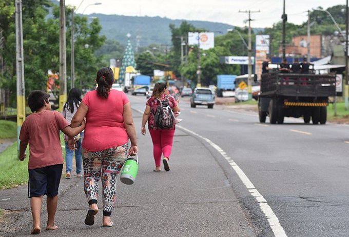 Cada año, muchos tutores llevan a menores a Caacupé. Foto: Gentileza