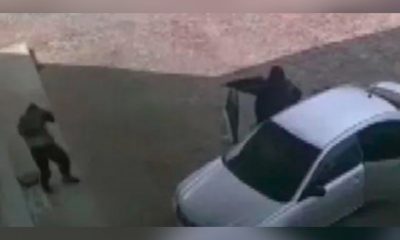 Momento en que delincuentes dispararon al guardia. Foto: Captura de video.