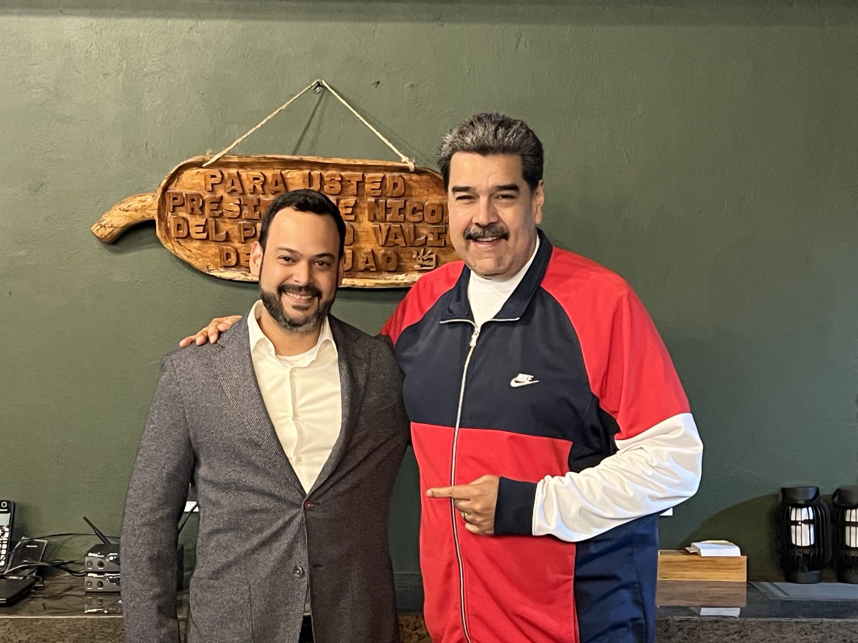 Manuel Vicente Vadell junto a Nicolás Maduro. Foto: DW