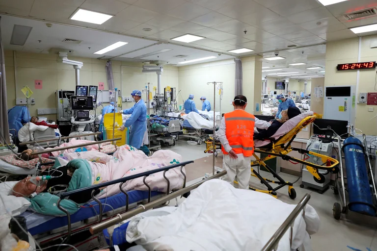 Una unidad de cuidados intensivos en el hospital Beijing Chaoyang. Foto: Infobae