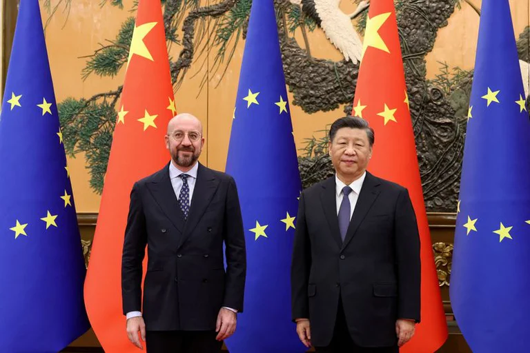 El presidente del Consejo Europeo, Charles Michel, asiste a una reunión con el presidente chino, Xi Jinping. Foto: Infobae.