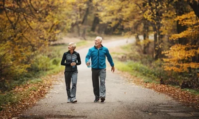 A partir de los 65 años de edad, algunos especialistas aconsejan 7.000 pasos cada día durante, al menos, cinco días a la semana. Foto: Infobae