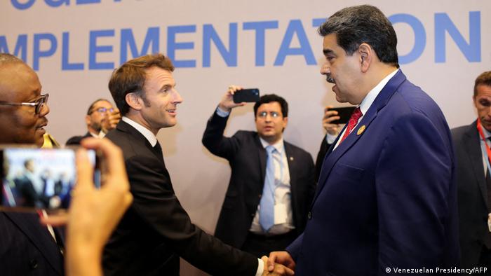 Macron y Maduro en los pasillos de la Cop27. Foto: DW