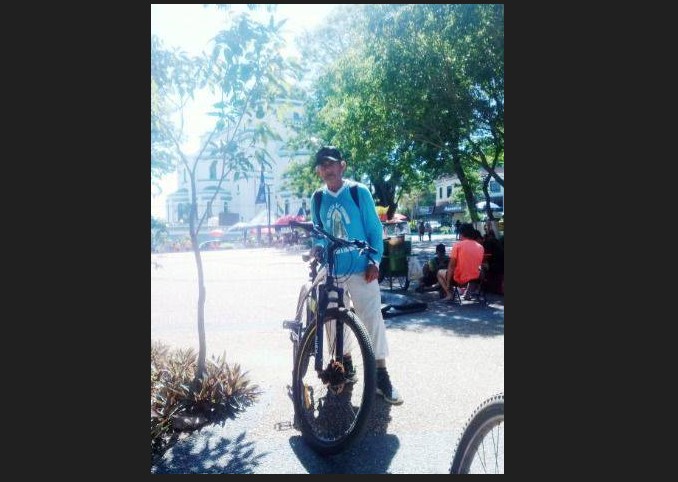 Don Ramón pedaleó más de 340 kilómetros para llegar a Caacupé. Foto: Gentileza.