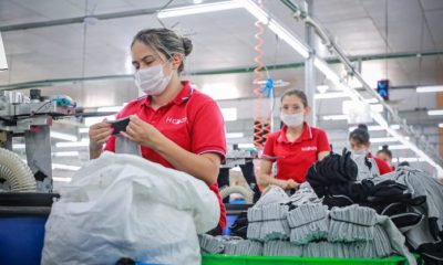 Trabajadoras en una industria. Foto: Gentileza