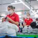 Trabajadoras en una industria. Foto: Gentileza