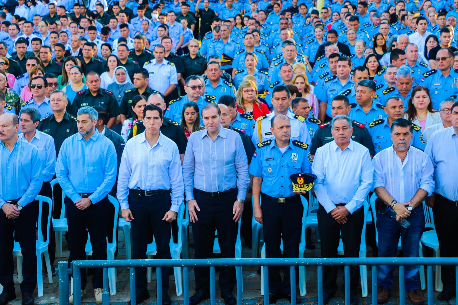 Mario Abdo Benítez y autoridades durante novenario de Caacupé. Foto: Jorge Lombardo