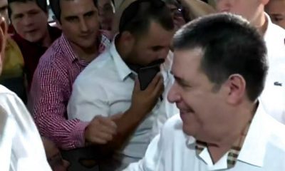 Horacio Cartes al momento de ingresar al local de votación. Foto: Captura