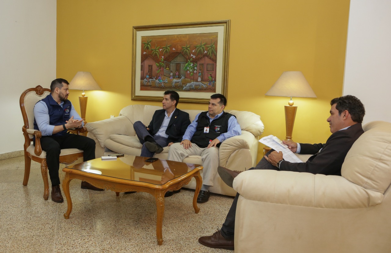 Ministros del TSJE Cesar Rossel, junto a referentes de la Concertación y el PLRA. Foto: Gentileza