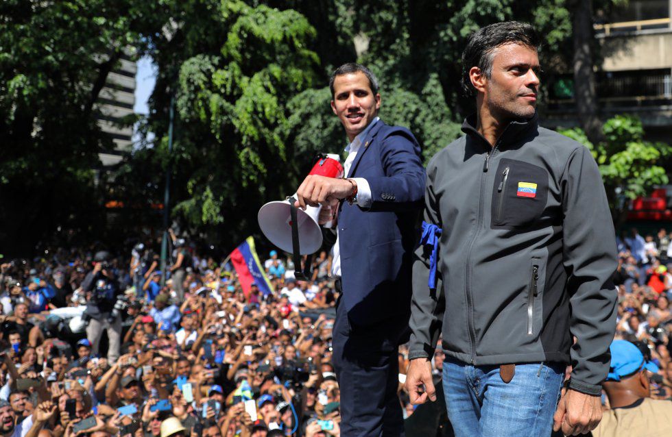 Los opositores Juan Guaidó y Leopoldo López, en Caracas el 30 de abril de 2019. Foto: El País