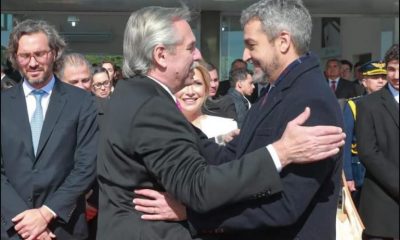 Los presidentes Mario Abdo Benítez y Alberto Fernández durante un encuentro en la ciudad de Ayolas. Foto Presidencia.