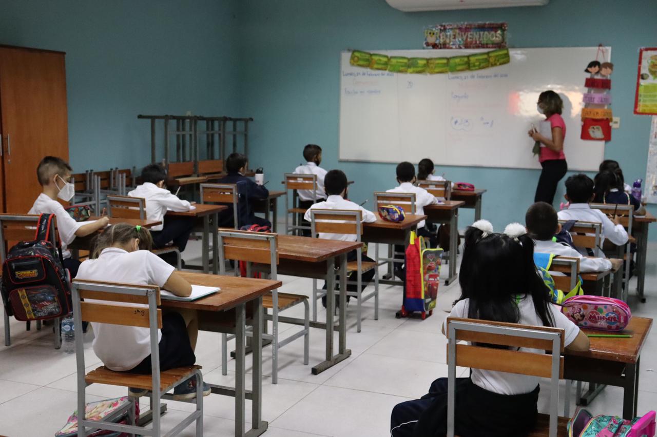 Alumnos en las aulas. Foto referencial: Itaipú