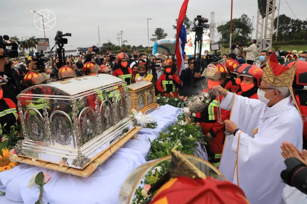 Urna con reliquias de Chiquitunga. Foto: Adalberto Martínez - Twitter