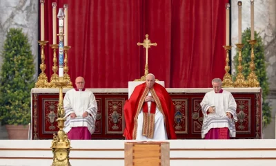 Papa Francisco presidió el funeral de Benedicto XVI. Foto: Infobae