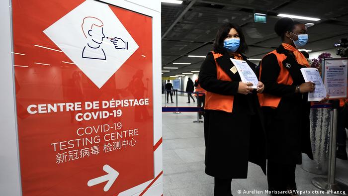 Controles en el aeropuerto francés Roissy Charles de Gaulle. Foto: DW