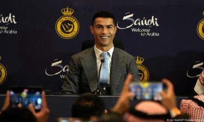 Cristiano Ronaldo durante su presentación con el Al-Nassr. Foto: DW.