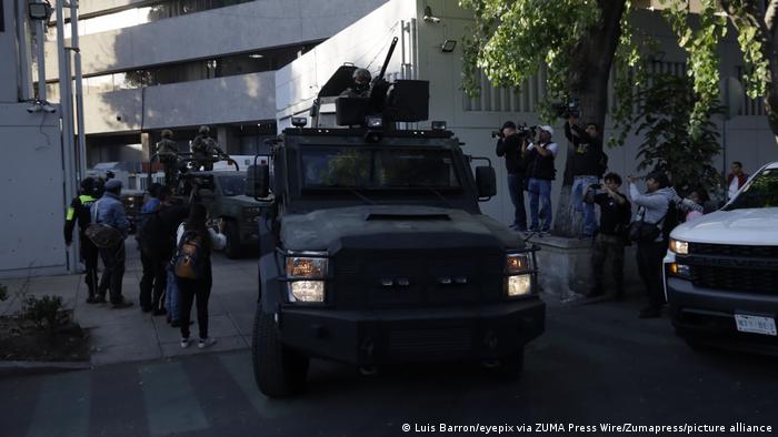 Ovidio Guzmán López es llevado a una cárcel de alta seguridad. (DW)