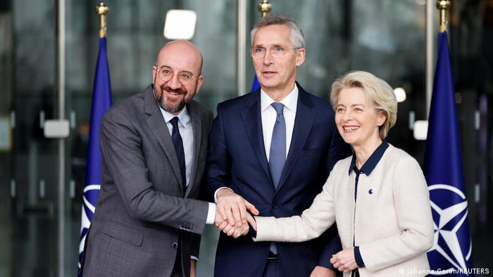 De dcha. a izqda.: Ursula von der Leyen, presidenta de la Comisión Europea, Jens Stoltenberg, secretario general de la OTAN, y Charles Michel, presidente del Consejo Europeo. Foto: DW