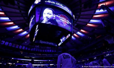 La NBA realizó un homenaje a Martin Luther King antes de uno de sus juegos de baloncesto en Nueva York. Foto: DW.