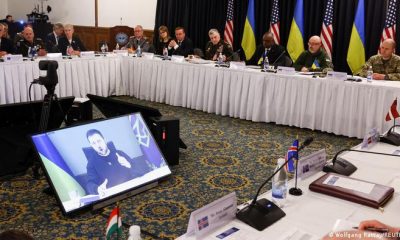 Intervención de Zelenski por videoconferencia en el encuentro de Ramstein. Foto: DW