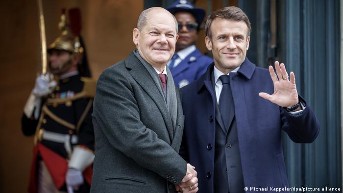 Olaf Scholz y Emmanuel Macron en París. Foto: dw.