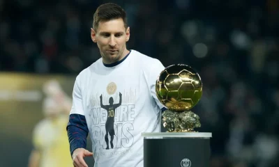 PSG celebró en cancha cuando Lionel Messi ganó su séptimo Balón de Oro. Foto: Infobae.