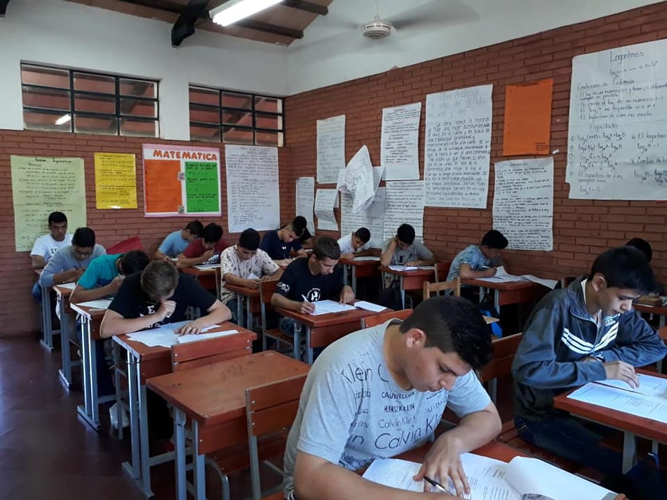 Examen de ingreso en el Colegio Técnico Nacional. Foto: Gentileza