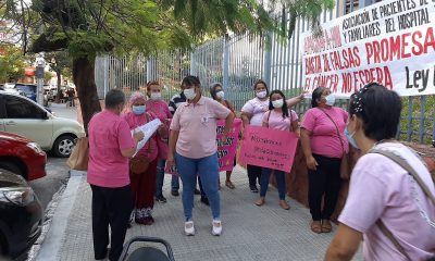Pacientes oncológicos frente al Ministerio de Salud. Foto: @delpynews