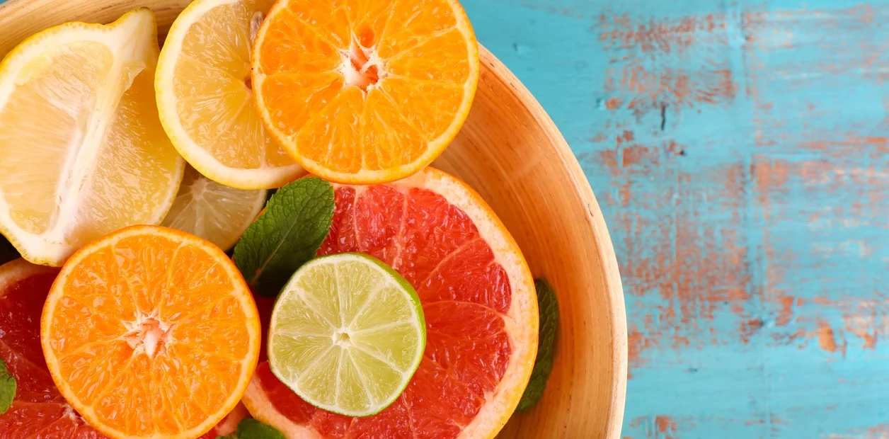 La vitamina C está presente en muchas frutas y verduras. Foto: Clarín. 