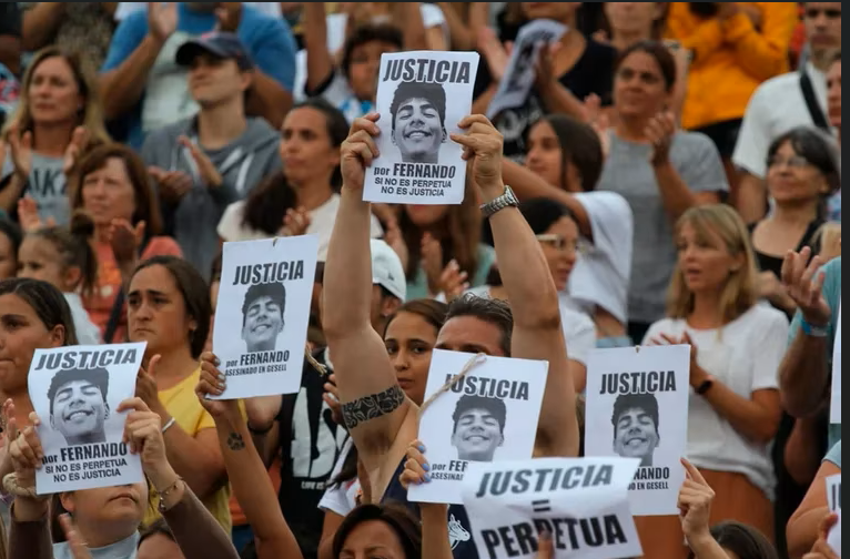 Pedido de justicia para Fernando. Foto: Infobae