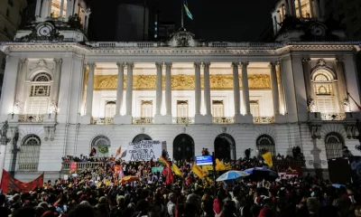 Cientos de manifestantes se reunieron en Sao Paulo en defensa de la democracia. Foto: Infobae