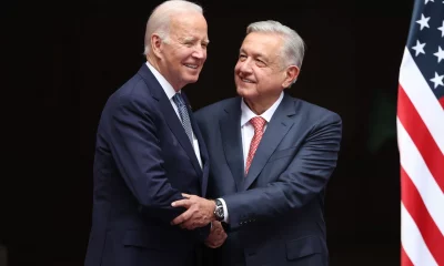 Joe Biden saluda al presidente de México, Andrés Manuel López Obrador. Foto: El País